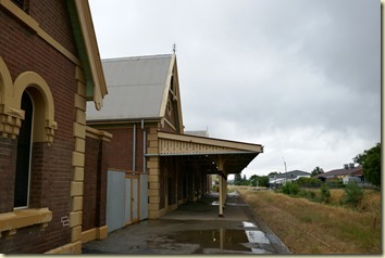 201123 013 Young Sign and Tourist Office Railway
